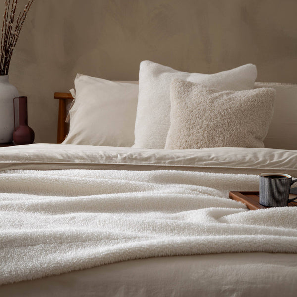 Olann Faux Shearling Cushion Natual
